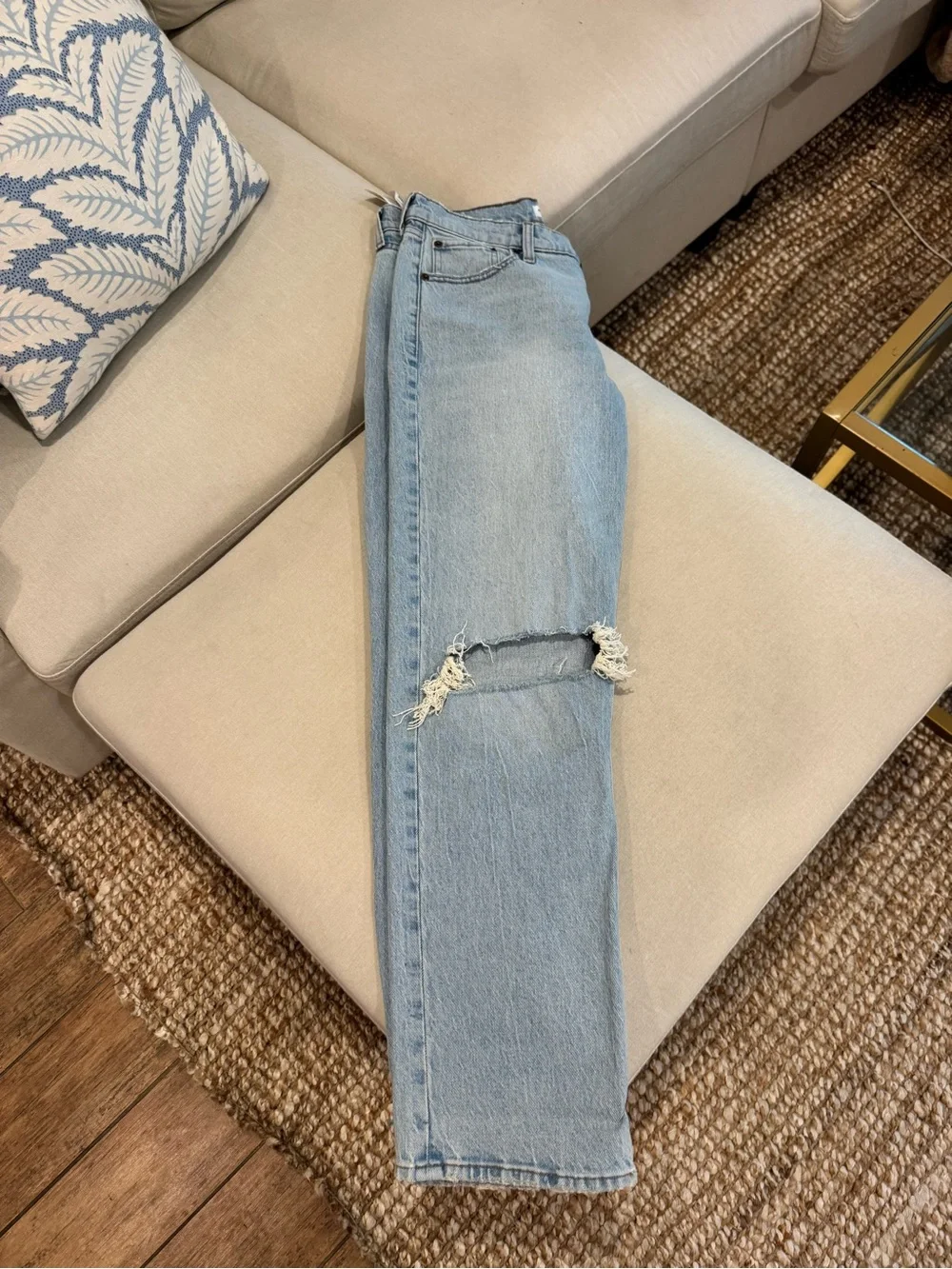 Abercrombie & Fitch Light Blue Straight Leg Jeans with Knee Rip - Picture 1 of 3